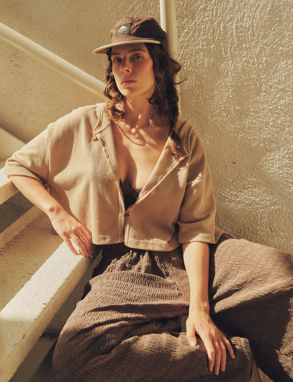 Camisa Oversize Con Capucha Pulso Kaky Mujer