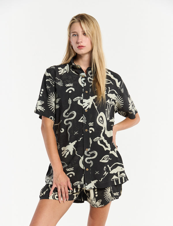 Camisa Regular Fit Chacras  negro + crudo mujer