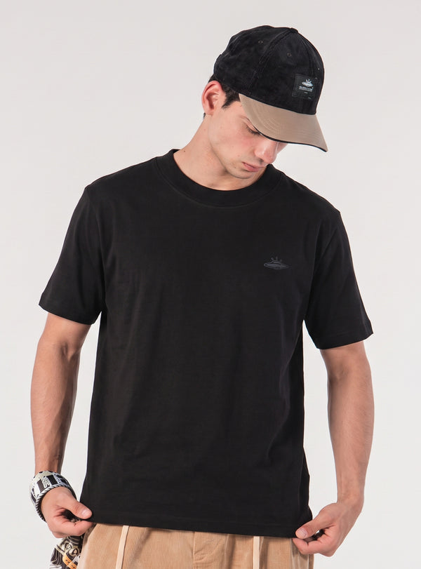 Camiseta Regular Fit  básica Ovni negra