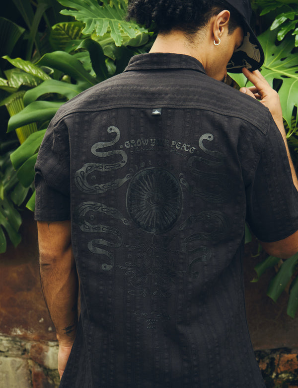 Camisa Regular Fit cuidadores del alma negro Hombre