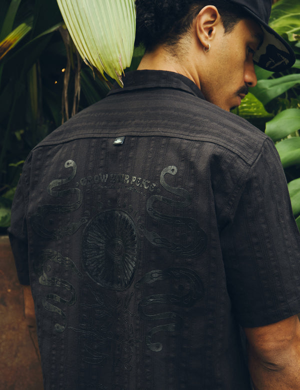 Camisa Regular Fit cuidadores del alma negro Hombre