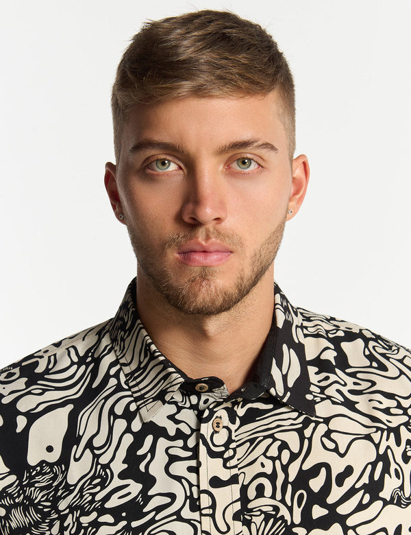  FOU Tienda  foutienda.myshopify.com camisa-regular-fit-pareidolia-negro-crudo-hombre      