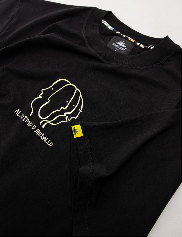  FOU Tienda Camiseta Oversize Mujer foutienda.myshopify.com camiseta-oversize-al-ritmo-de-medallo-negro-mujer      
