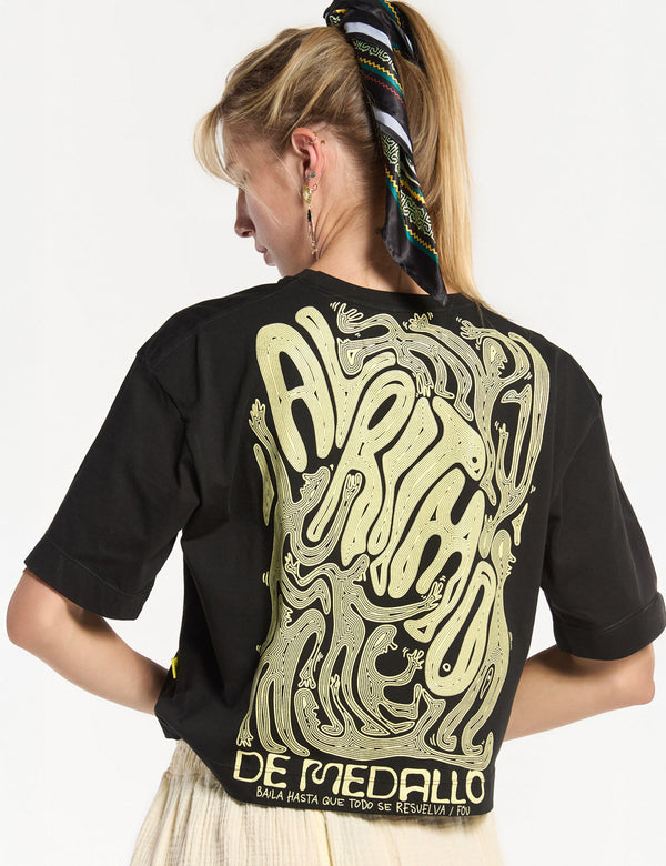 Camiseta Oversize Al ritmo de Medallo negro Mujer