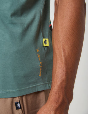  Fou Camiseta Regular fit Unisex foutienda.myshopify.com camiseta-regular-fit-littler-wing-verde-pino-unisex      