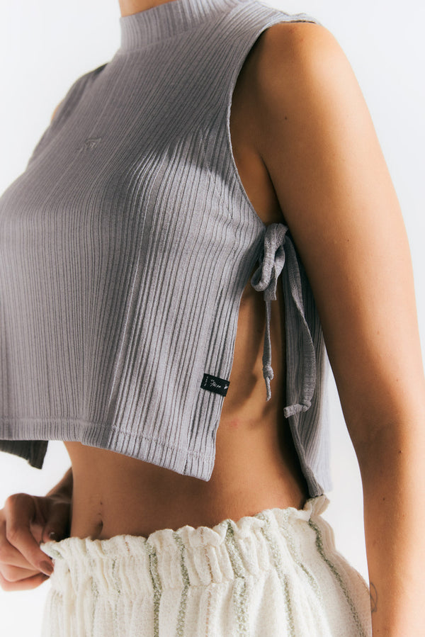  Fou  foutienda.myshopify.com crop-top-abertura-lateral-geo-gris-mujer      