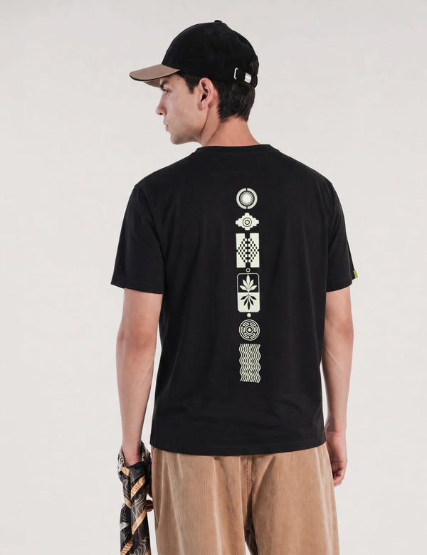 Camiseta regular fit Totem negro hombre