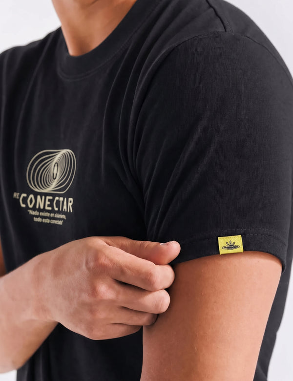 Camiseta regular fit Totem negro hombre