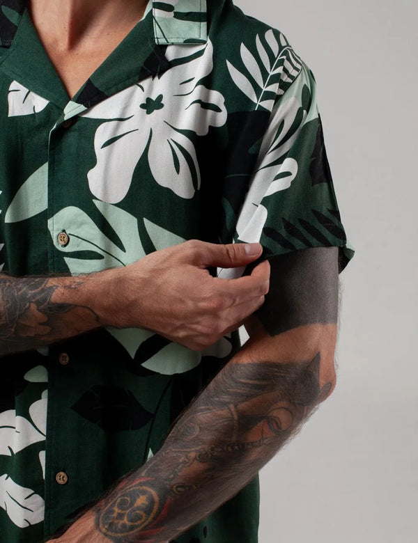 Camisa Cuello Sport manga corta Monstera verde jade Hombre