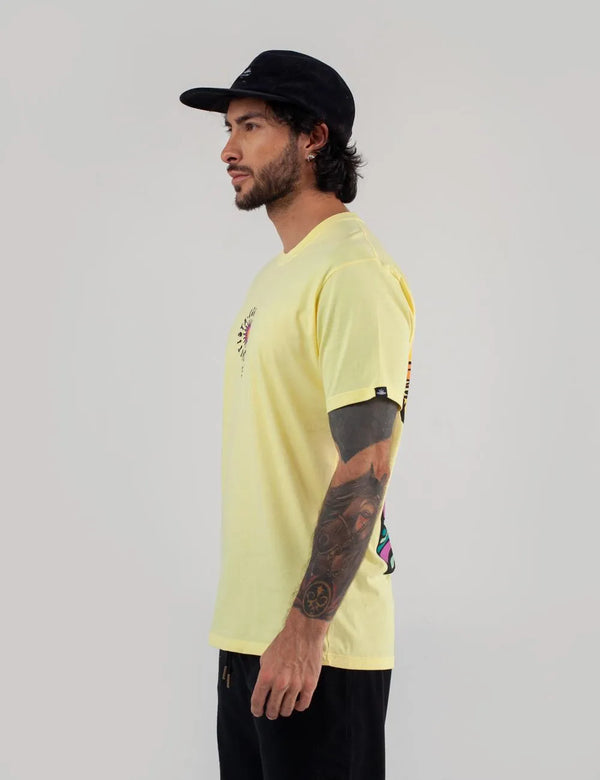 Camiseta Regular Fit Pacifista amarillo Hombre