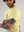 Camiseta Regular Fit Pacifista amarillo Hombre